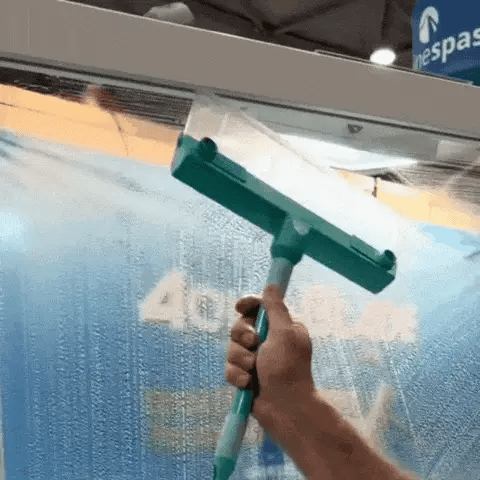 AquaGlide – Genießen Sie streifenfreien Glanz und tropffreie Reinigung.
