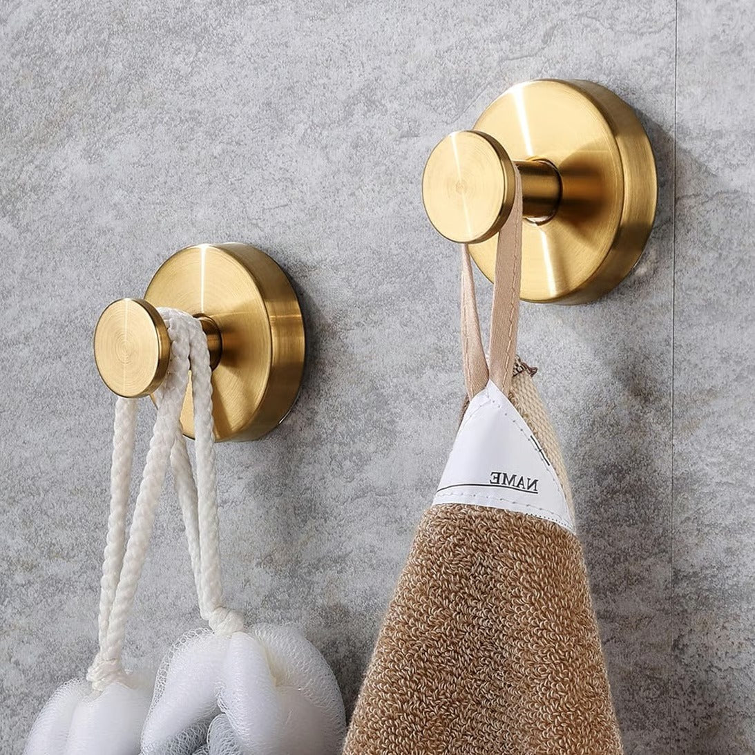 VacuLock – Achieve a powerful hold and a damage-free display.